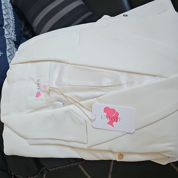 New Plus Size Ivory and Gold Suit - Picture 4 of 7